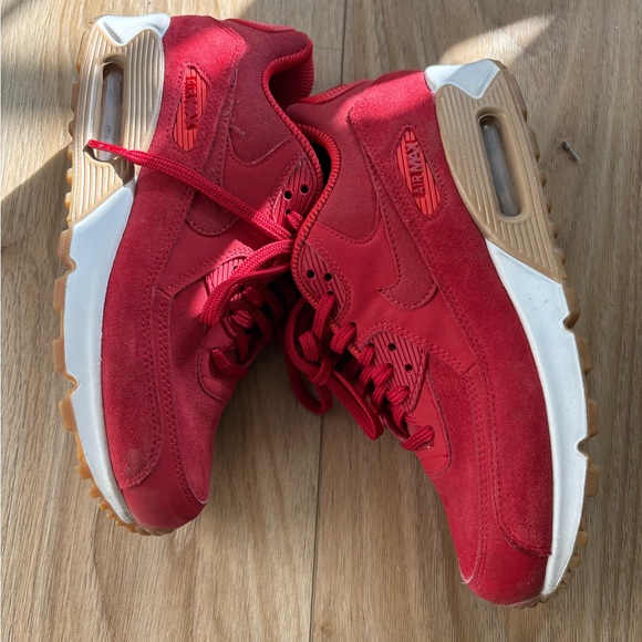 Nike - Women’s Air Max 90 Suede Trainers With Gum Sole - Red - Size 6.5 - Picture 7 of 9